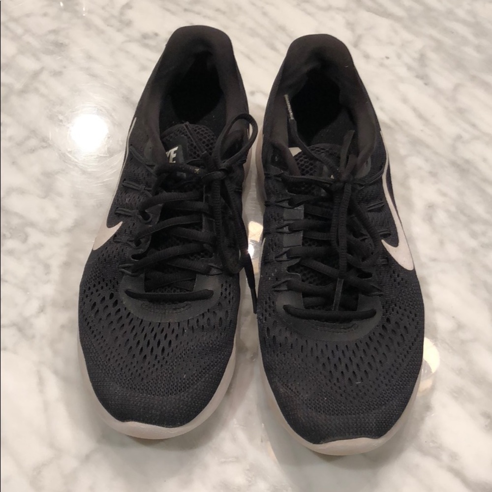 Nike Tennis Shoes 9